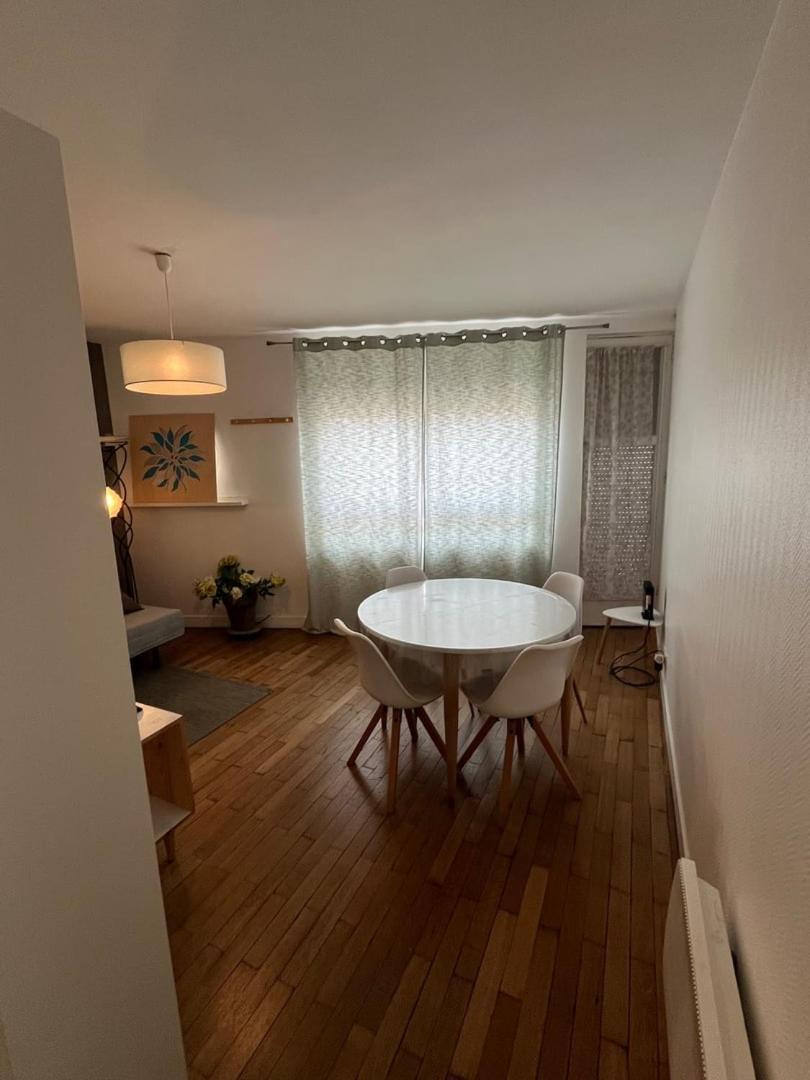 Tours à portée de main Extérieur photo